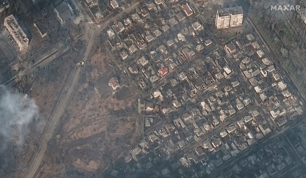 Homes, grocery stores damaged in Mariupol amid Russian invasion