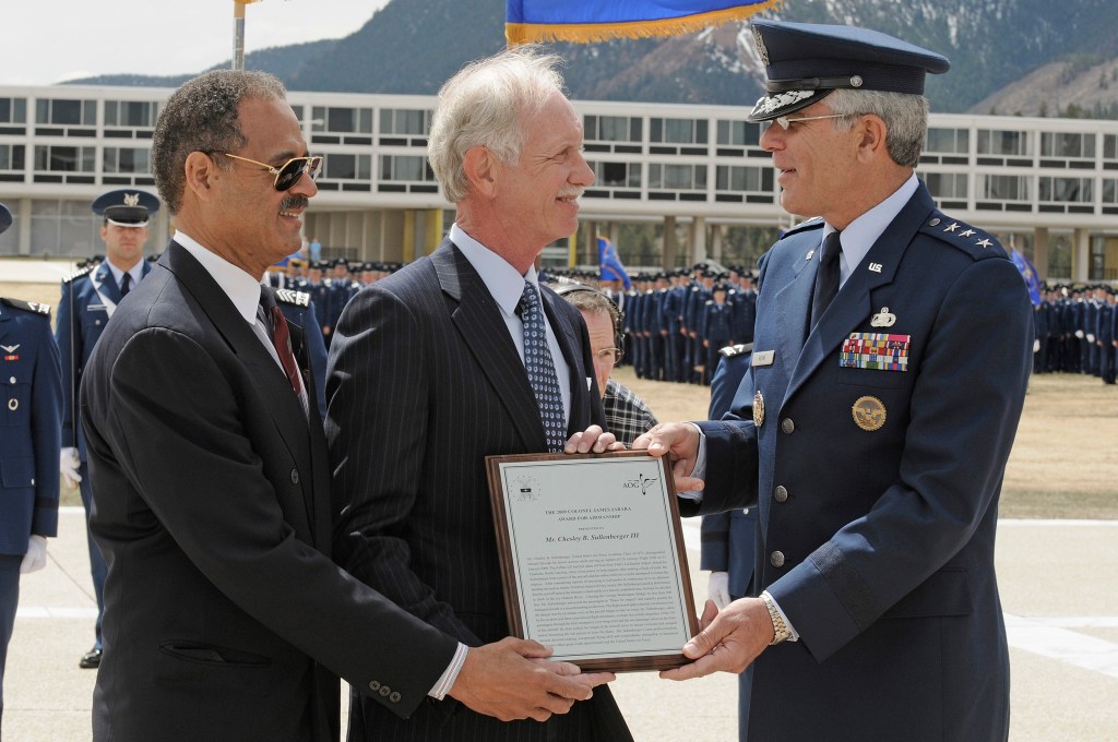 Flying ace Sully makes case against air traffic control privatization