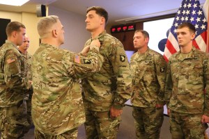 Six 101st Airborne soldiers receive Soldier’s Medal for rescuing Black Hawk crew