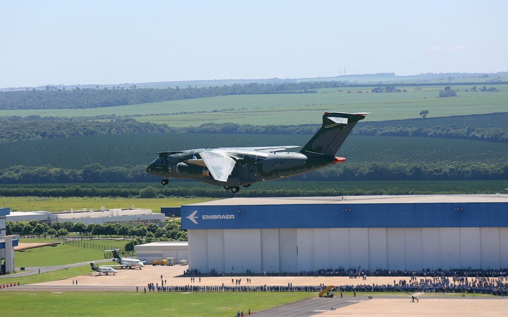 Embraer to sell six KC-390s to defense services company