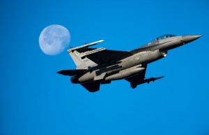 A human F-16 pilot will fight against AI in an upcoming contest