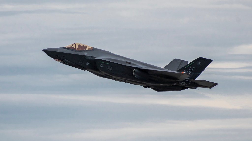 Air Force, Arizona Air Guard jets to perform flyover above Phoenix to honor responders