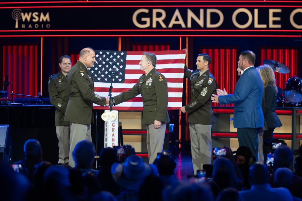 Country singer Craig Morgan rejoins Army in bid to boost recruiting