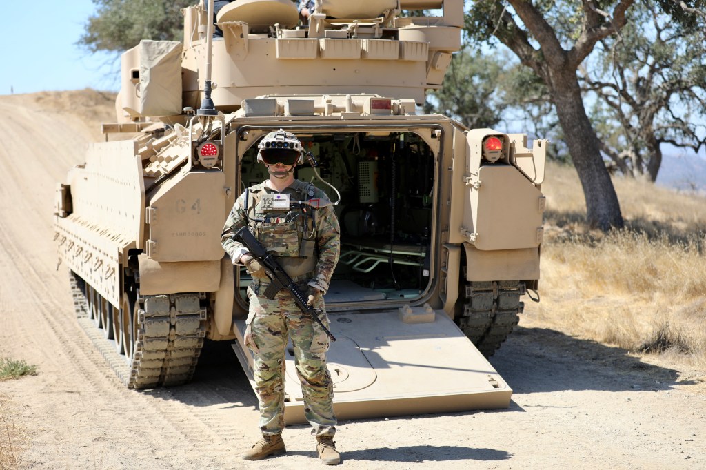 Soldiers ‘seeing’ outside the Bradley with Army high-tech goggle