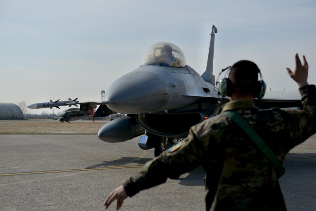 F-16C jet suffers in-flight emergency, lands safely at Aviano