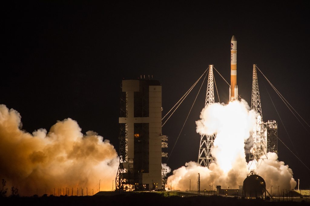 Pentagon kicks off satellite communications study