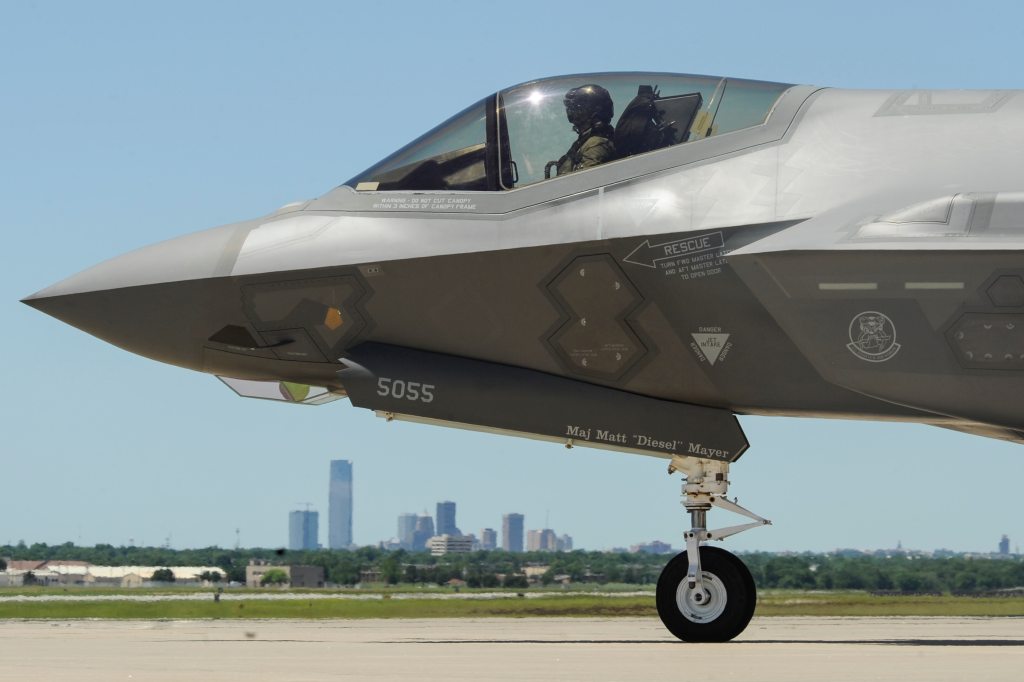 Still no answer for F-35 oxygen deprivation issues, US Air Force says