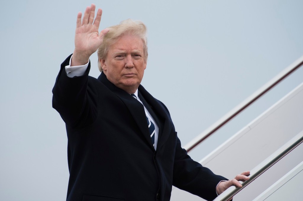 Trump, Boeing reach handshake agreement to cap Air Force One program at $3.9B