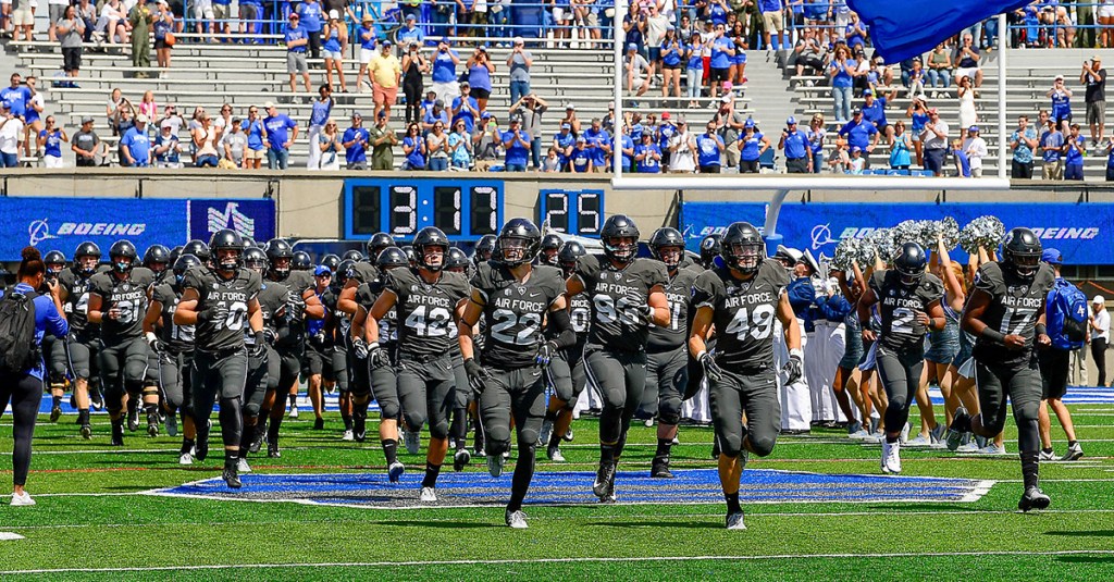 FAU outlasts Air Force for 33-27 win