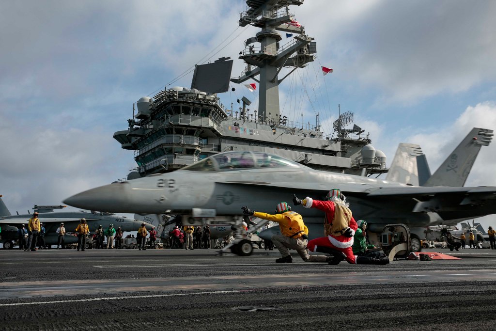 Carrier Abraham Lincoln arrives in Pearl Harbor