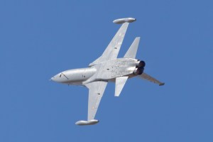 Airbus unveils jet trainer with eyes on Spain