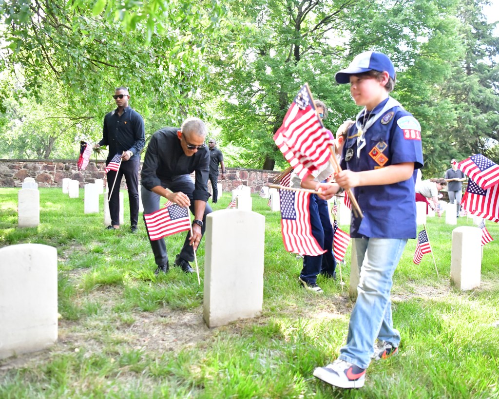 Former President Obama surprises volunteers at Memorial Day event
