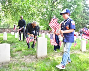 Former President Obama surprises volunteers at Memorial Day event