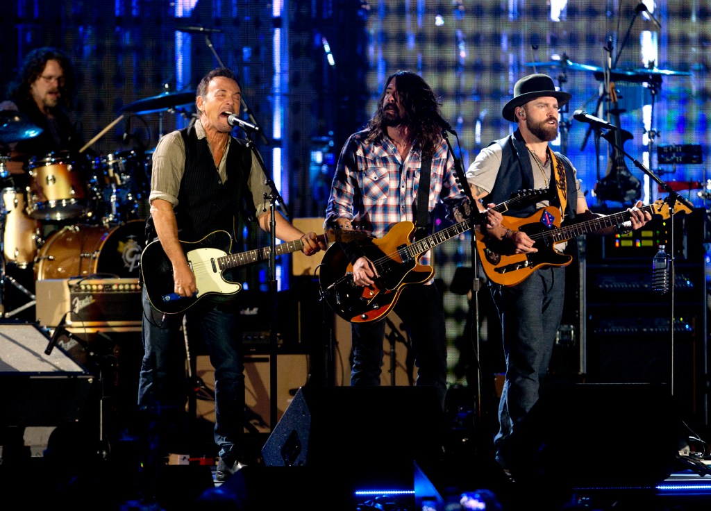 Veterans, soldiers enjoy massive D.C. concert