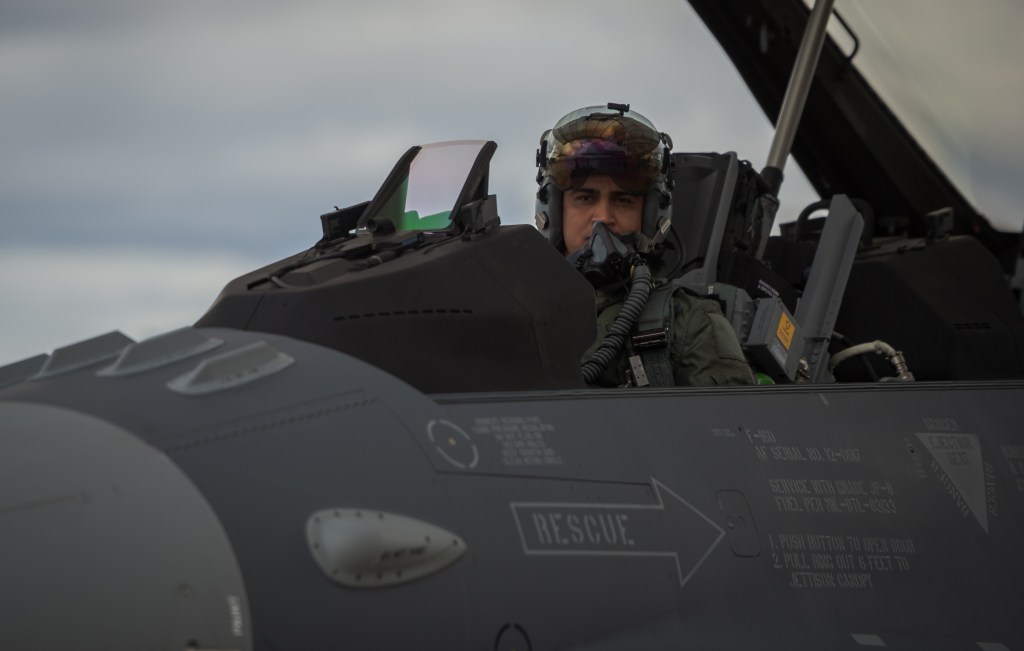 Pentagon working to exempt Iraqi F-16 pilot trainees from Trump travel ban