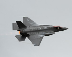 US lawmaker wants to block F-35 sales to Turkey over embassy brawl