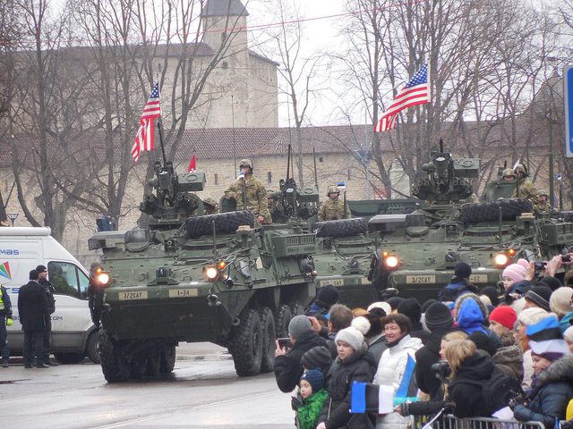 US, Russian Troops Show off Hardware Just Miles Apart