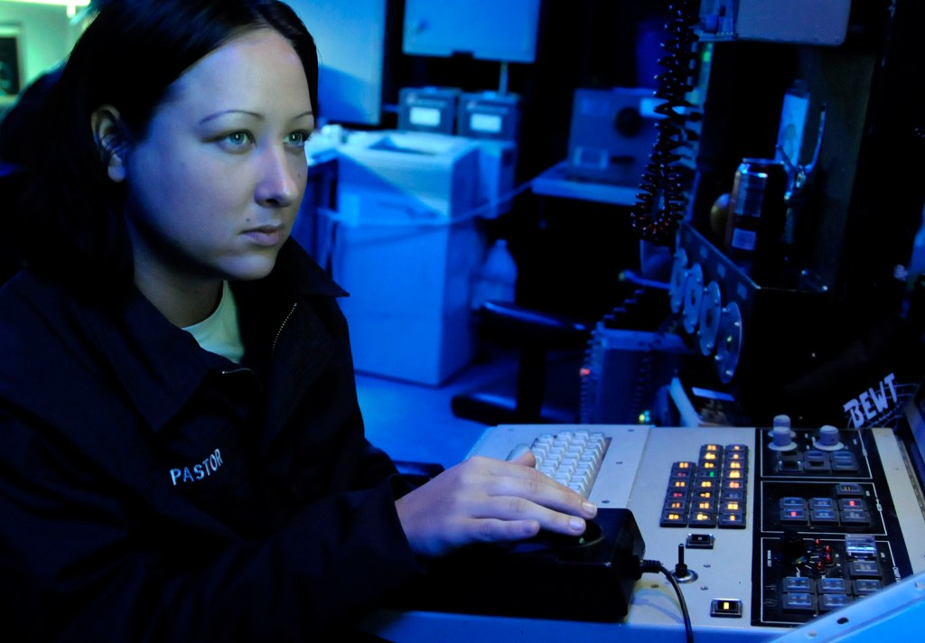 Navy seeks sensor for IR threat classification