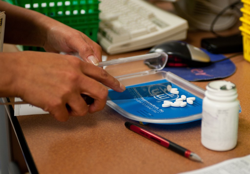 Lawmakers want DoD, VA pharmacies to match meds
