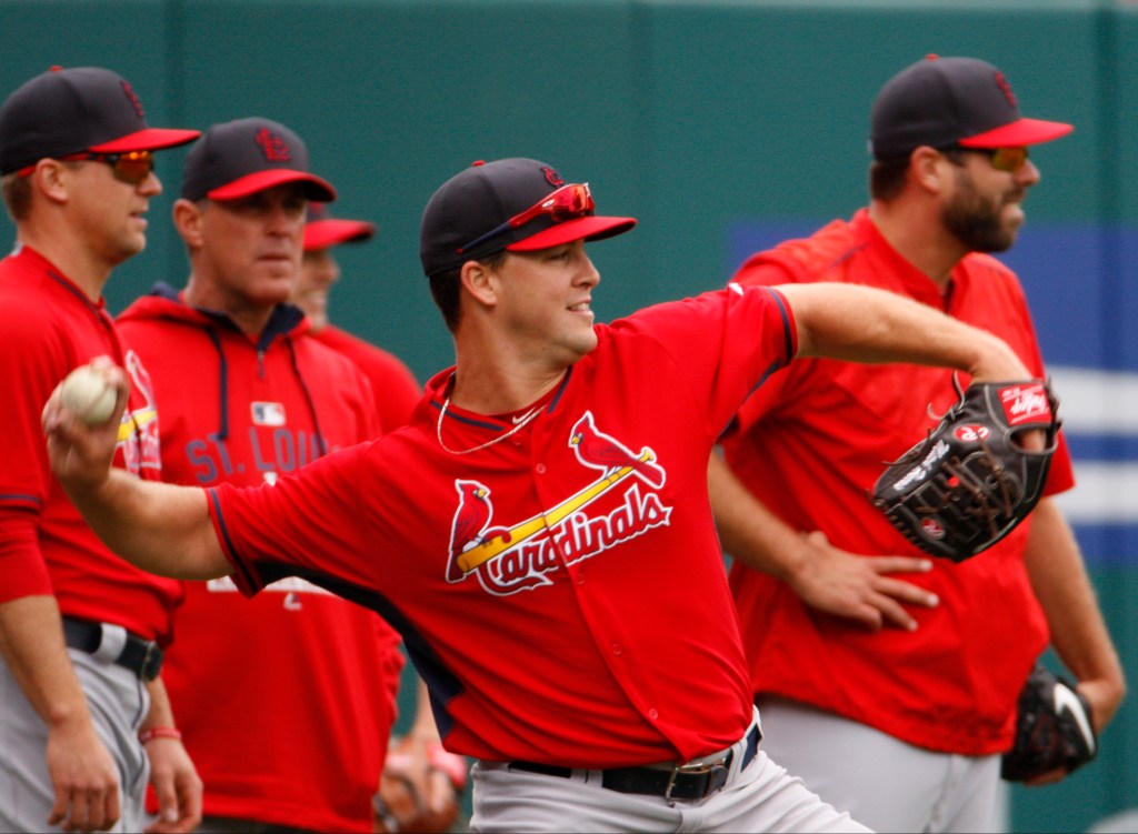 Former Navy lieutenant called up by Cardinals
