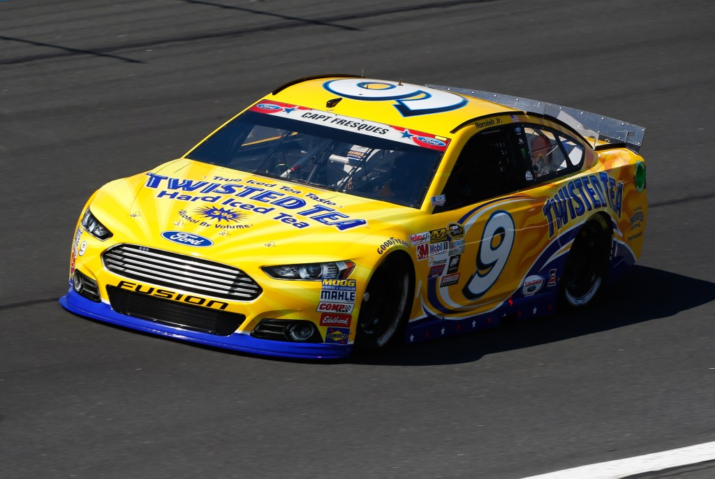 NASCAR rallies with 43-car Memorial Day tribute