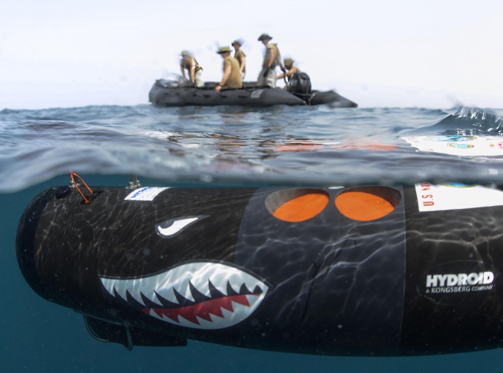 Navy chooses firms to build minesweeper robots