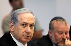 Pressure Builds on Netanyahu To End Battle With Obama