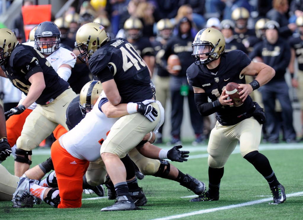 Football: Schurr accounts for 3 TDs to help Army beat Bucknell, 21-14