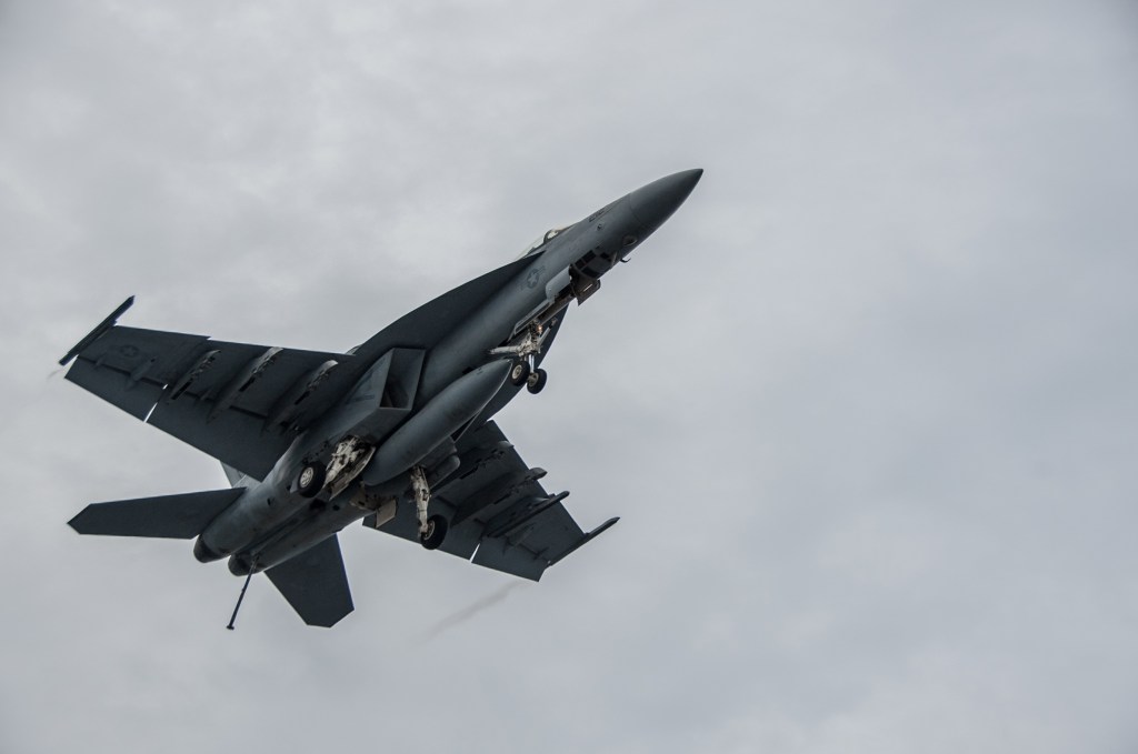 US Marine Corps F/A-18 Crashes in UK