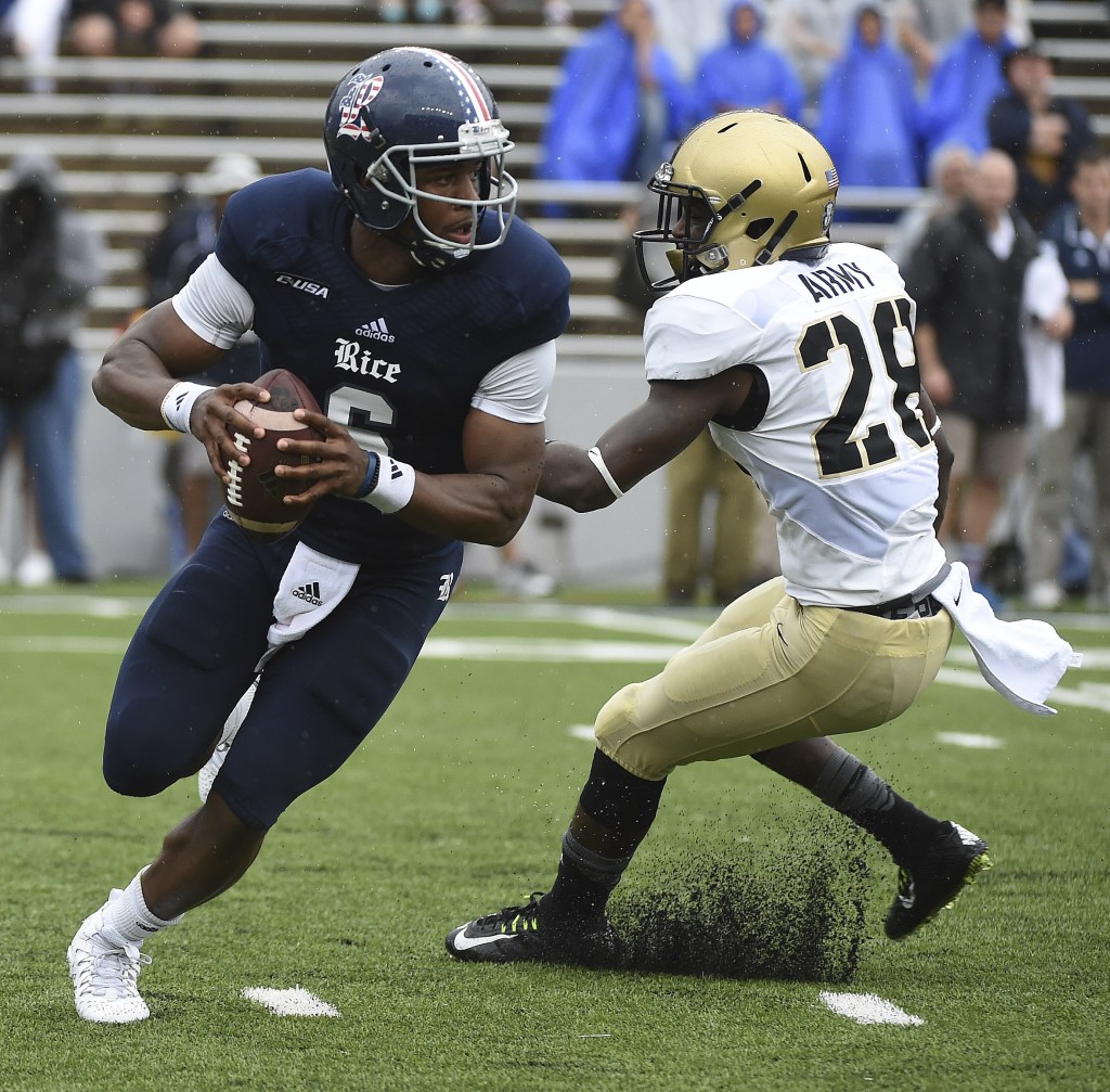 Football: Rice sneaks by Army, 38-31