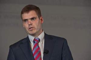 DISA splitting big data cyber program into two contracts
