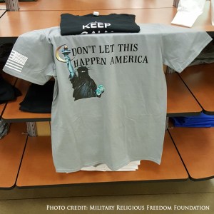 T-shirt with burqa-clad Statue of Liberty pulled from mall kiosk