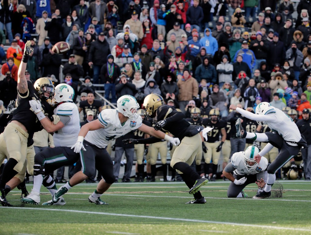 Football: Tulane tops Army 34-31 to snap five-game losing streak