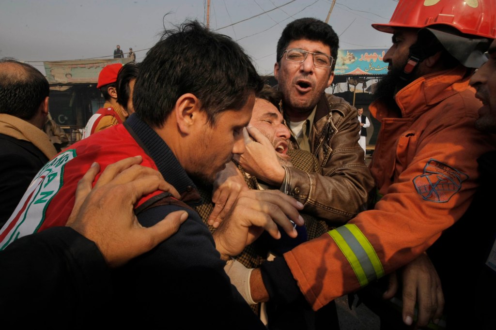 Taliban suicide bombing in Pakistan kills 11, injures 21