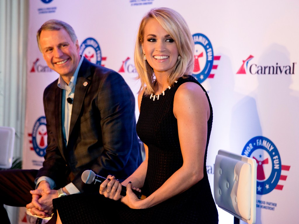 Carrie Underwood to honor military families during tour
