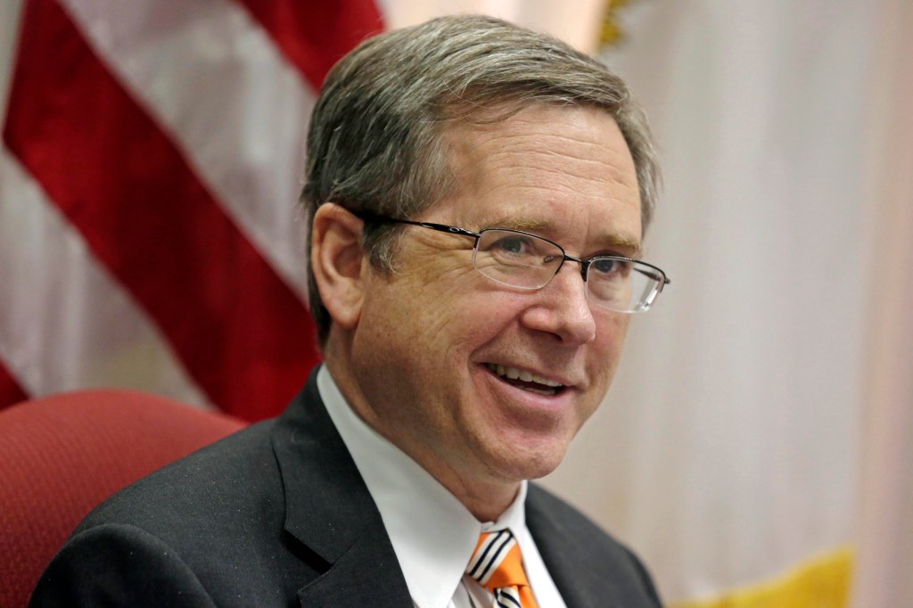 Senator to VA: Fire your mental health director