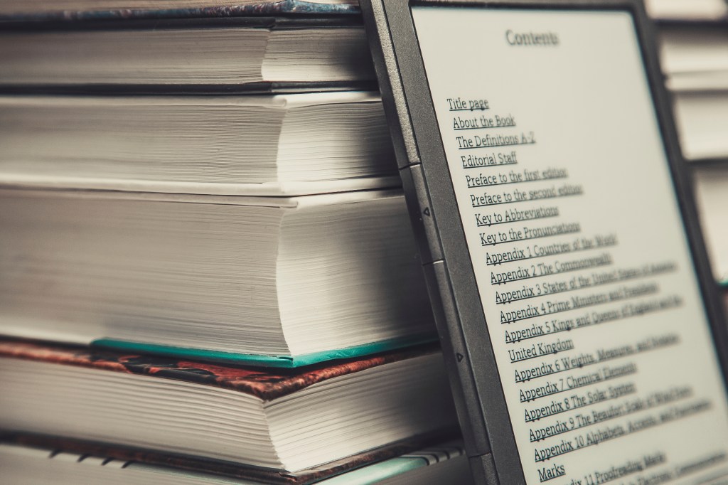 Open-source textbooks gain in push for college affordability