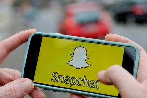Army recruiter charged with sending explicit pic to teen