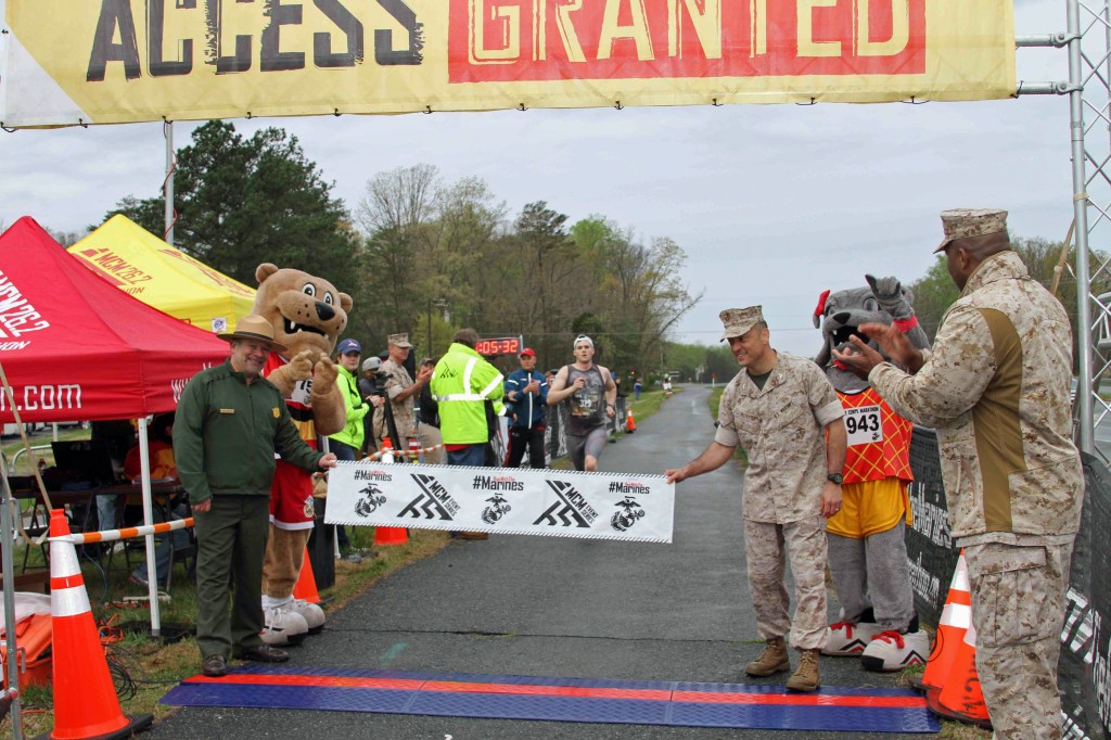 Marine wins Marine Corps 17.75K race honoring slain police officer
