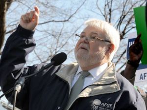 Union wants 6,000 more TSA screeners