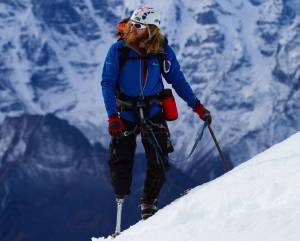 Team of active-duty officers, combat-wounded vet scale Everest