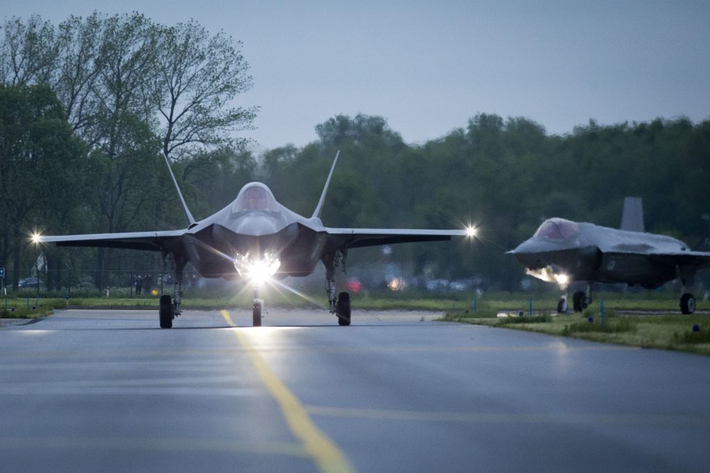 UK Air Force Mulls F-35A Benefits as US Jets Visit England