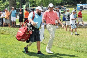 Marine veteran carries the bag for PGA golfer