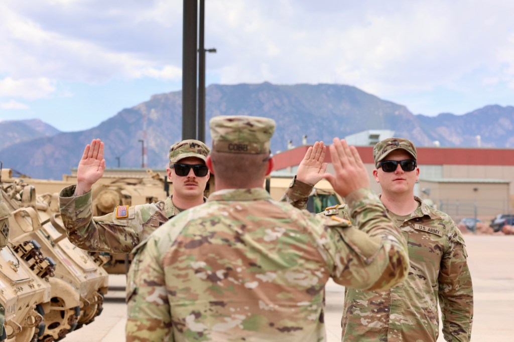Army pauses retention cash bonuses amid sky-high re-up rate