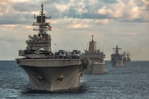 Trump signs shipbuilding order as Navy leaders call for 381-ship fleet