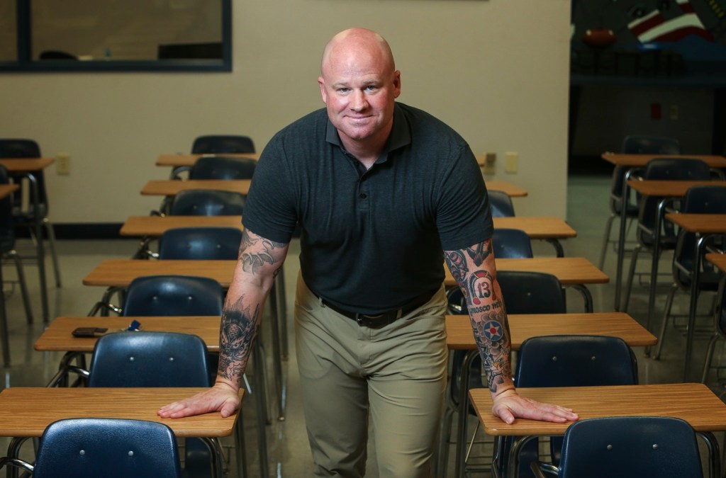 Some combat veterans finding new lives as Texas teachers