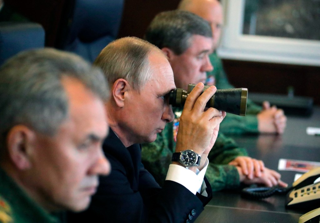 Putin attends NATO-feared Zapad military exercise