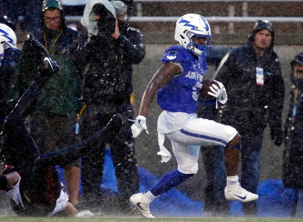 No. 22 San Diego State holds off Air Force 28-24
