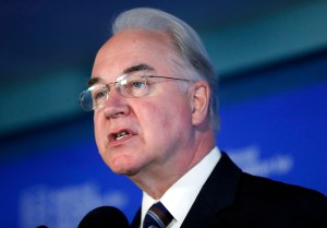 HHS secretary resigns amid travel flap