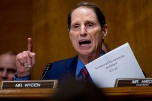 US senator seeks cyber info from voting machine makers